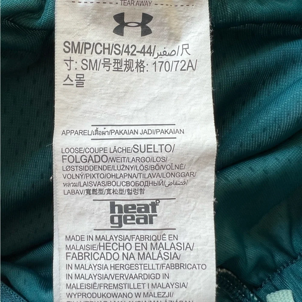 Under Armour green shorts athletics running heat gear active work out wear small